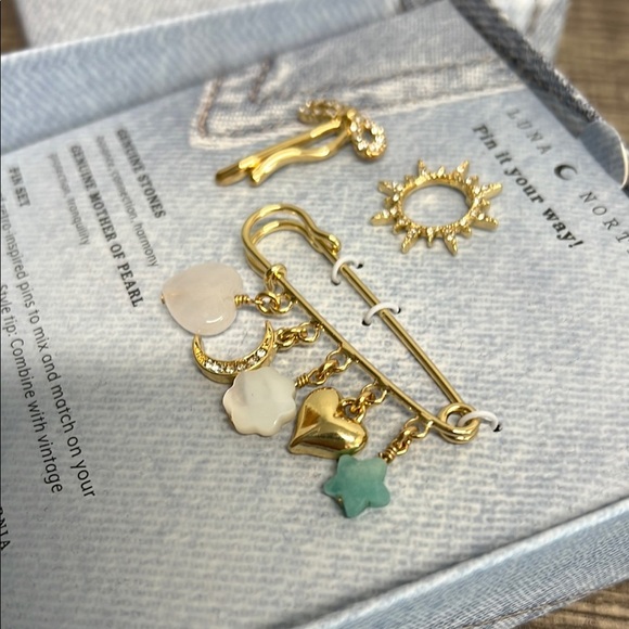 Luna Norte | Brooch Set w/ Genuine Stones ✨ - Picture 7 of 9